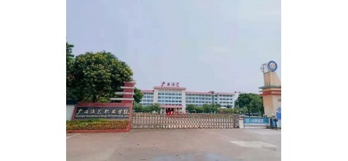 廣西演藝美食城食堂廚房安裝煙罩油煙凈化器一體機(jī)安裝項(xiàng)目